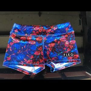 NWOT Women’s FLEO Royal Trop 3.25 Size Small